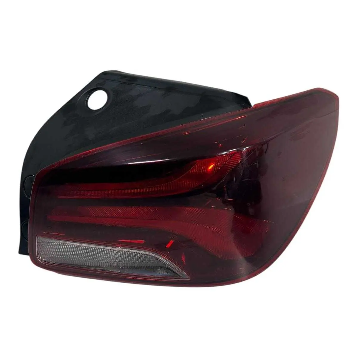 Lanterna Onix plus Hatch lado direito 2020/2024 26296013