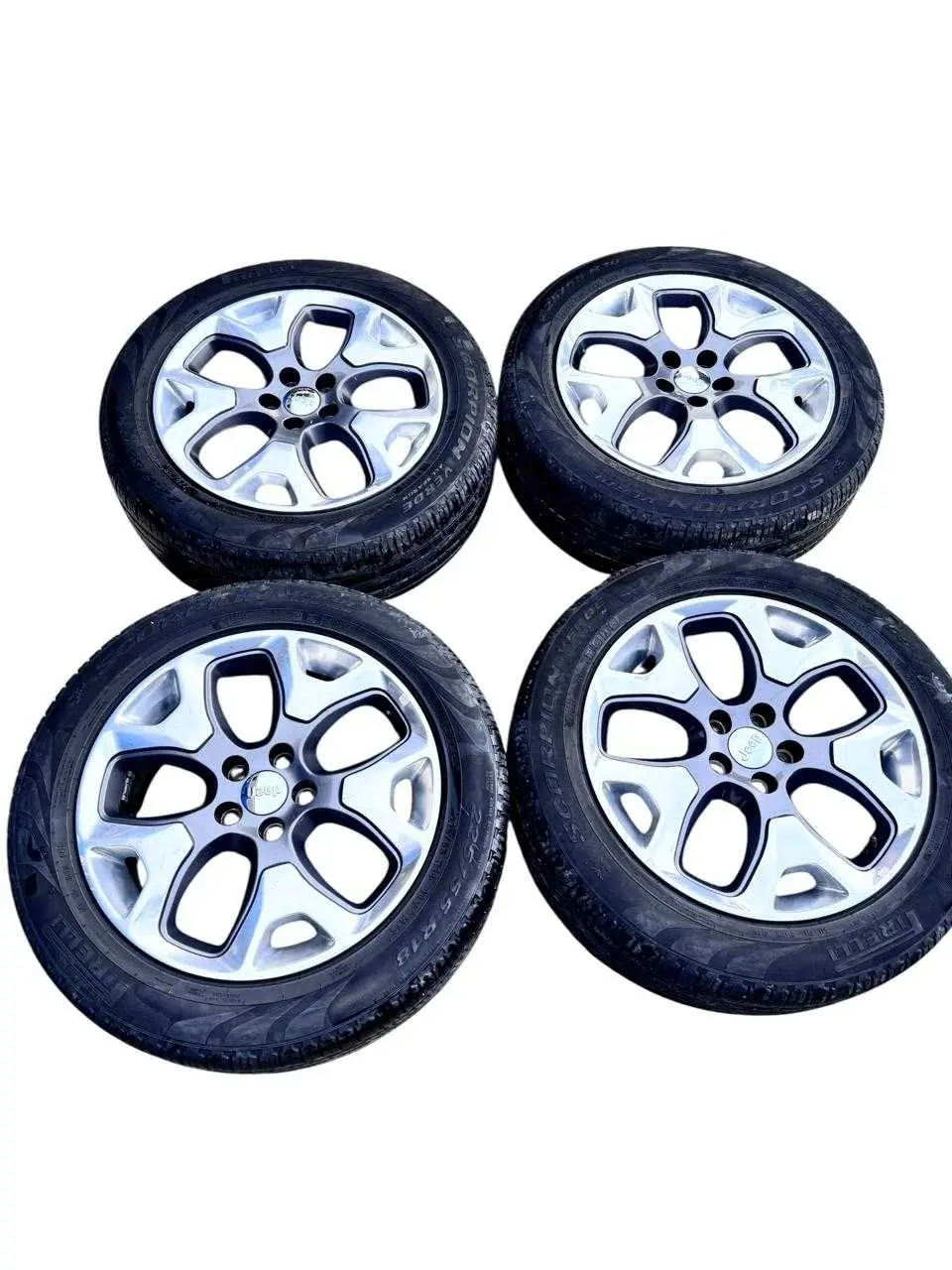 JOGO DE RODA RENEGADE 2024 225/55 R18 98V PIRELLI SCORPION