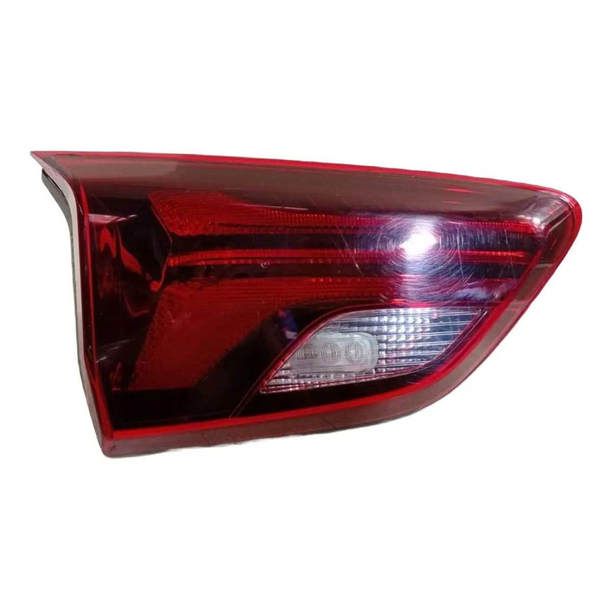 Lanterna Tampa Traseira Esquerda Chevrolet Onix 2020 26279497